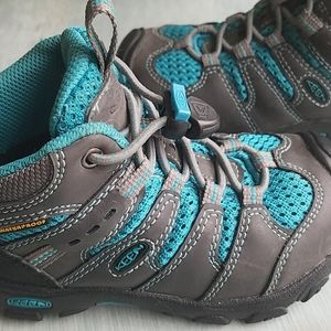 KEEN kids hiking shoes